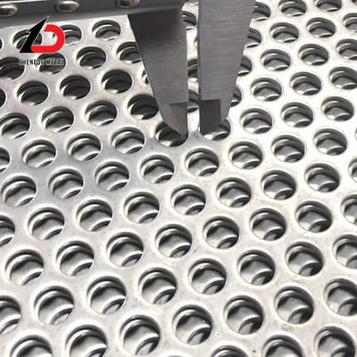 Phát thanh 1m X 2m 1.22m X 2.44m kim loại lỗ lưới 1.5mm 2.0mm